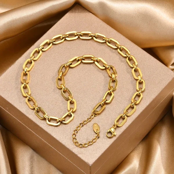 Bold and Minimalist Thick Chain Gold Plated Necklace with Oval Links for Timeless Feminine Elegance 4