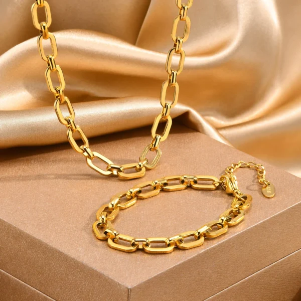Bold and Minimalist Thick Chain Gold Plated Necklace with Oval Links for Timeless Feminine Elegance 5